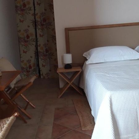 Cottage La Roccia Merine Bagian luar foto