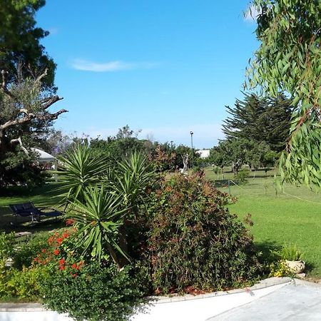 Cottage La Roccia Merine Bagian luar foto