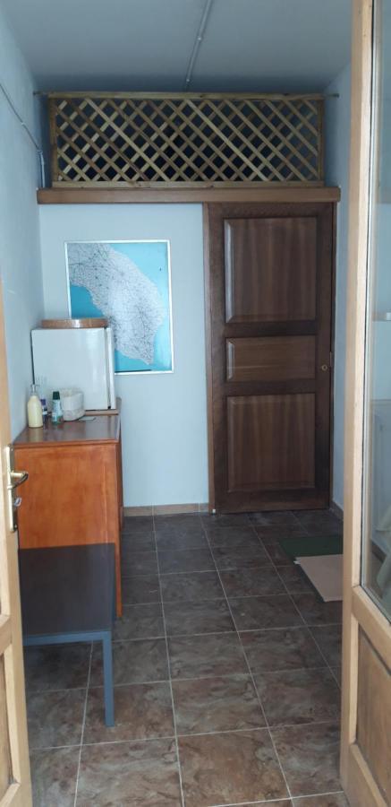 Cottage La Roccia Merine Bagian luar foto