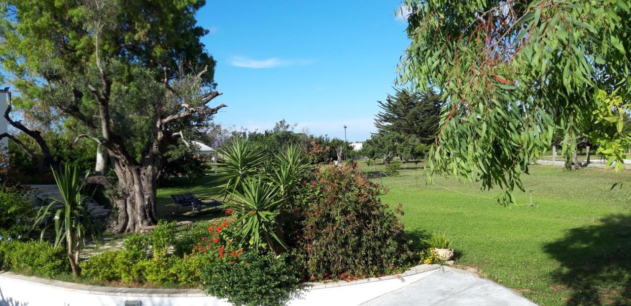 Cottage La Roccia Merine Bagian luar foto