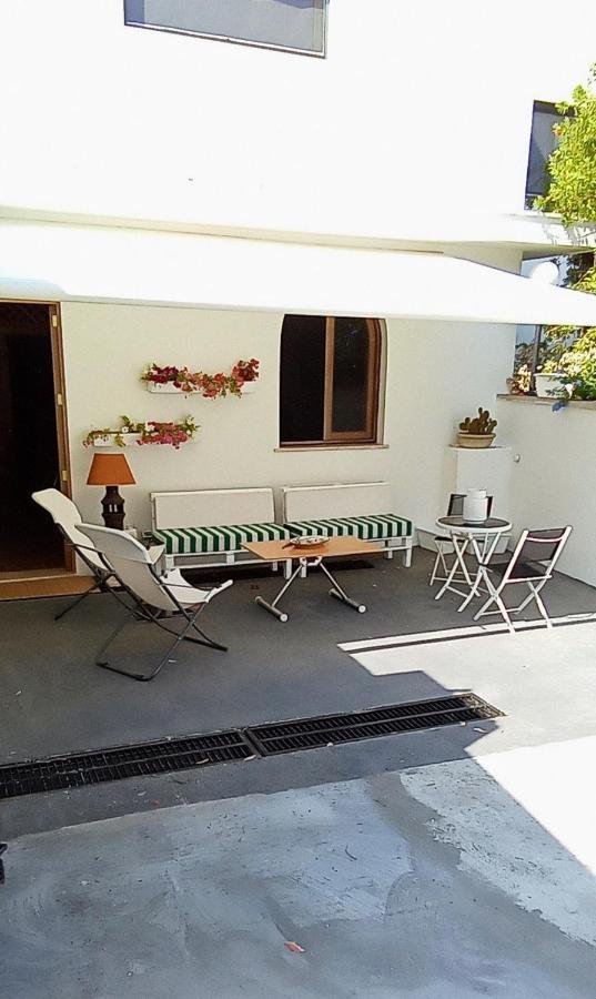 Cottage La Roccia Merine Bagian luar foto