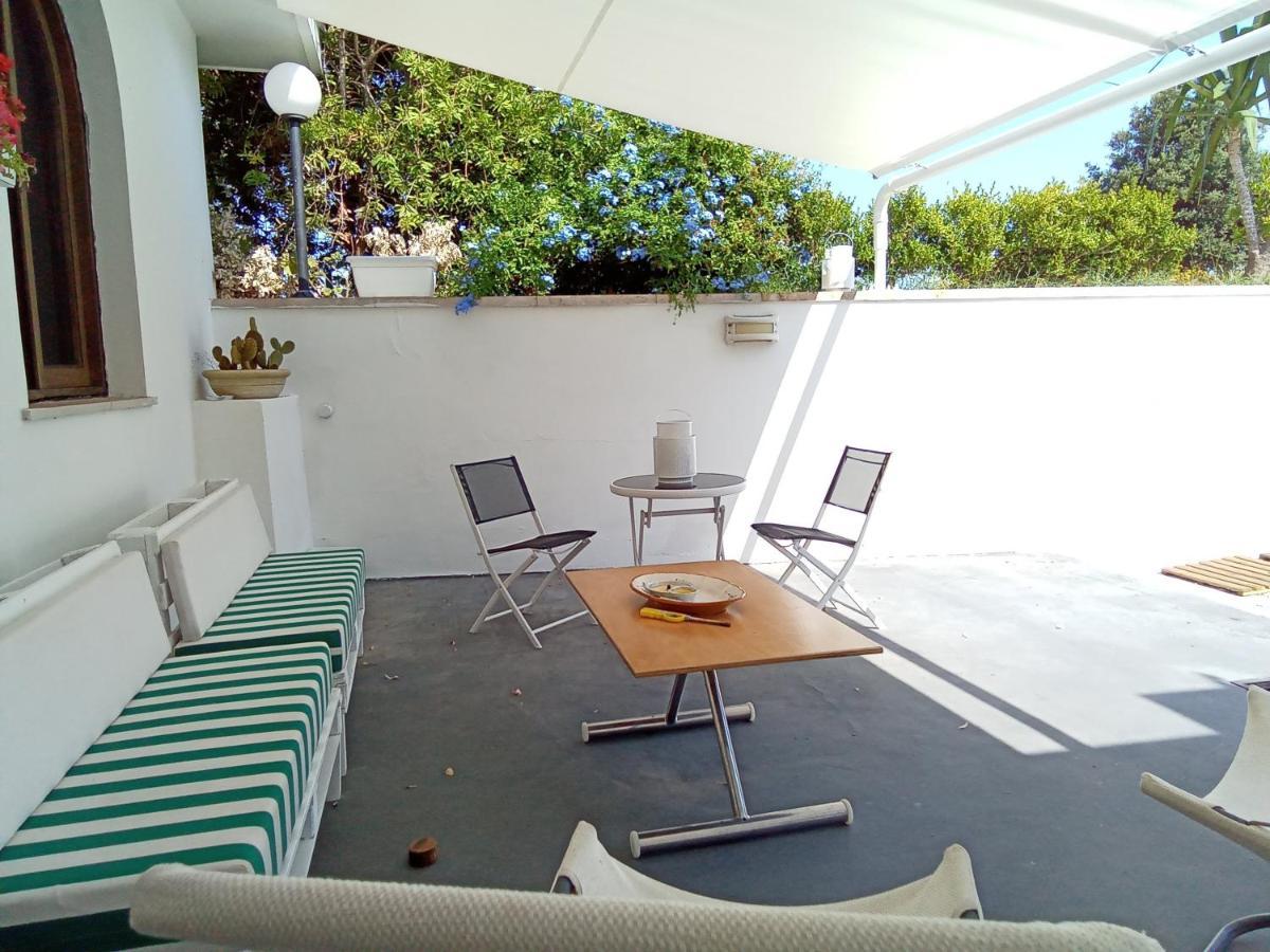 Cottage La Roccia Merine Bagian luar foto