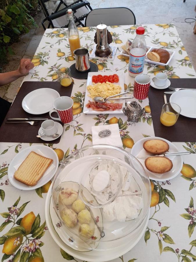 Cottage La Roccia Merine Bagian luar foto